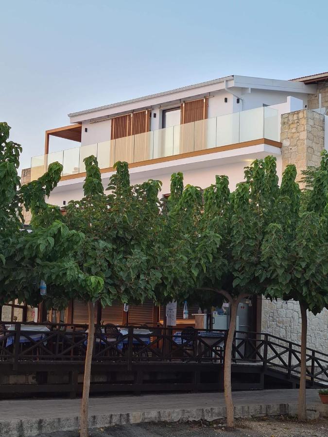 Y & P Latchi Hotel Exterior foto