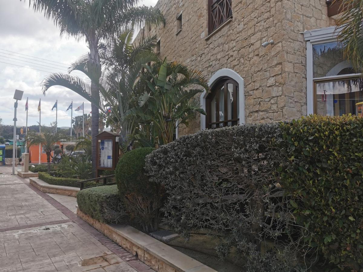 Y & P Latchi Hotel Exterior foto