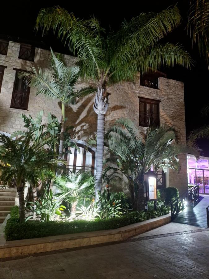 Y & P Latchi Hotel Exterior foto